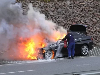 BMW Besitzer versucht sein Fahrzeug zu löschen