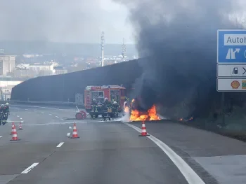 Brennender BMW aus der ferne